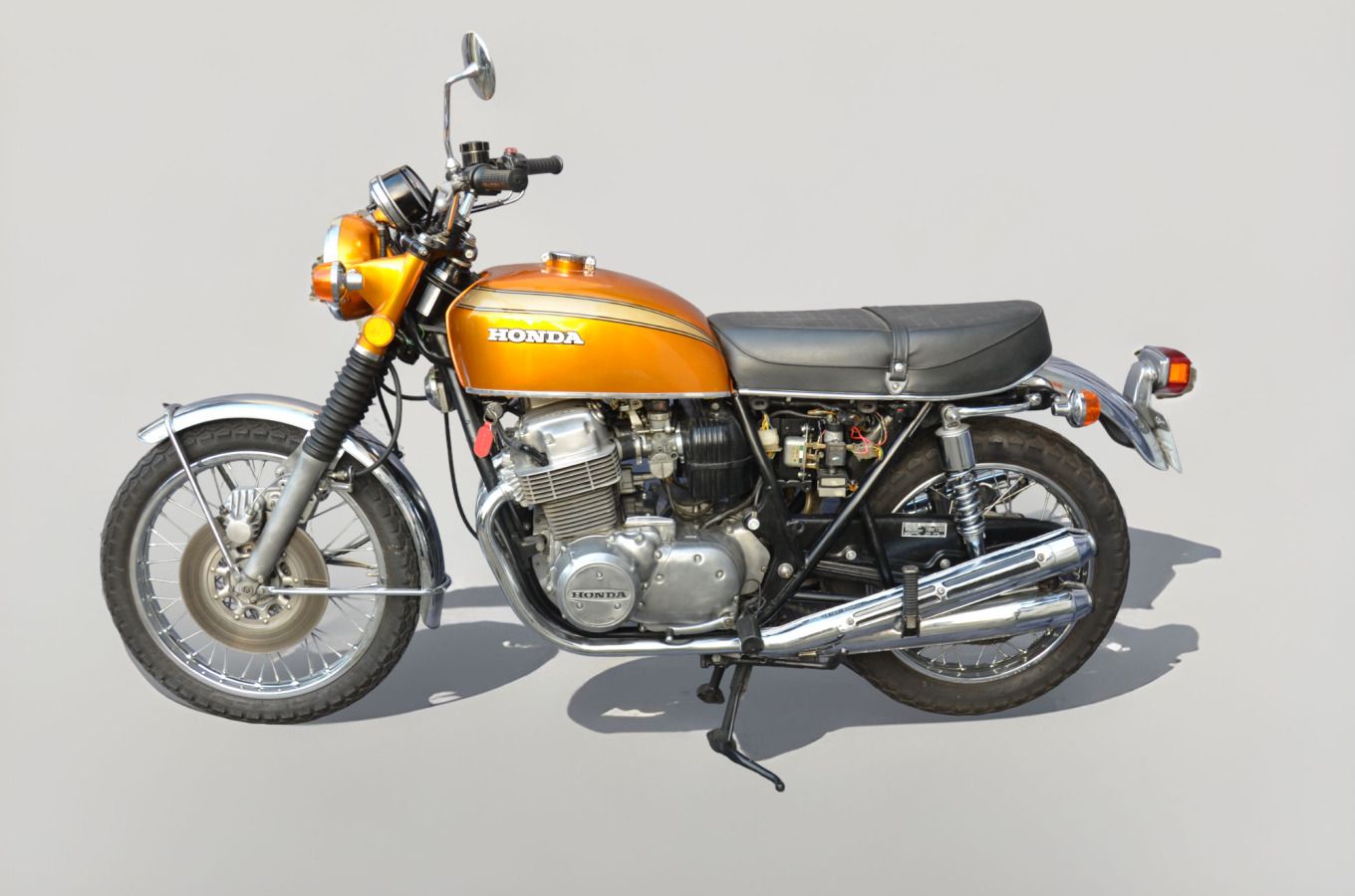 Null HONDA CB 750 FOUR K2 1974 
Farbe candy gold 
Ablesen des Kilometerzählers: &hellip;