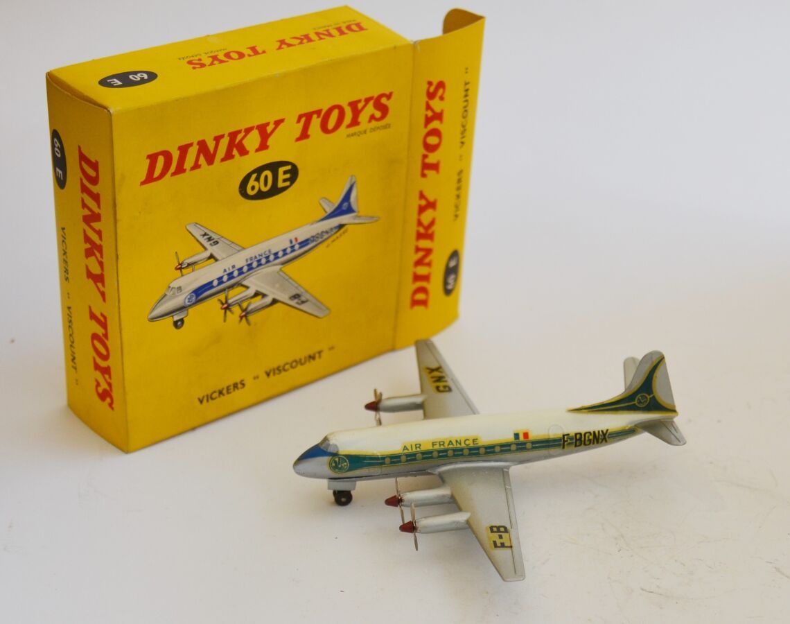 Null DINKY TOYS 60E Avion Vickers Viscount, Air France, avec sa cale en boîte, B&hellip;