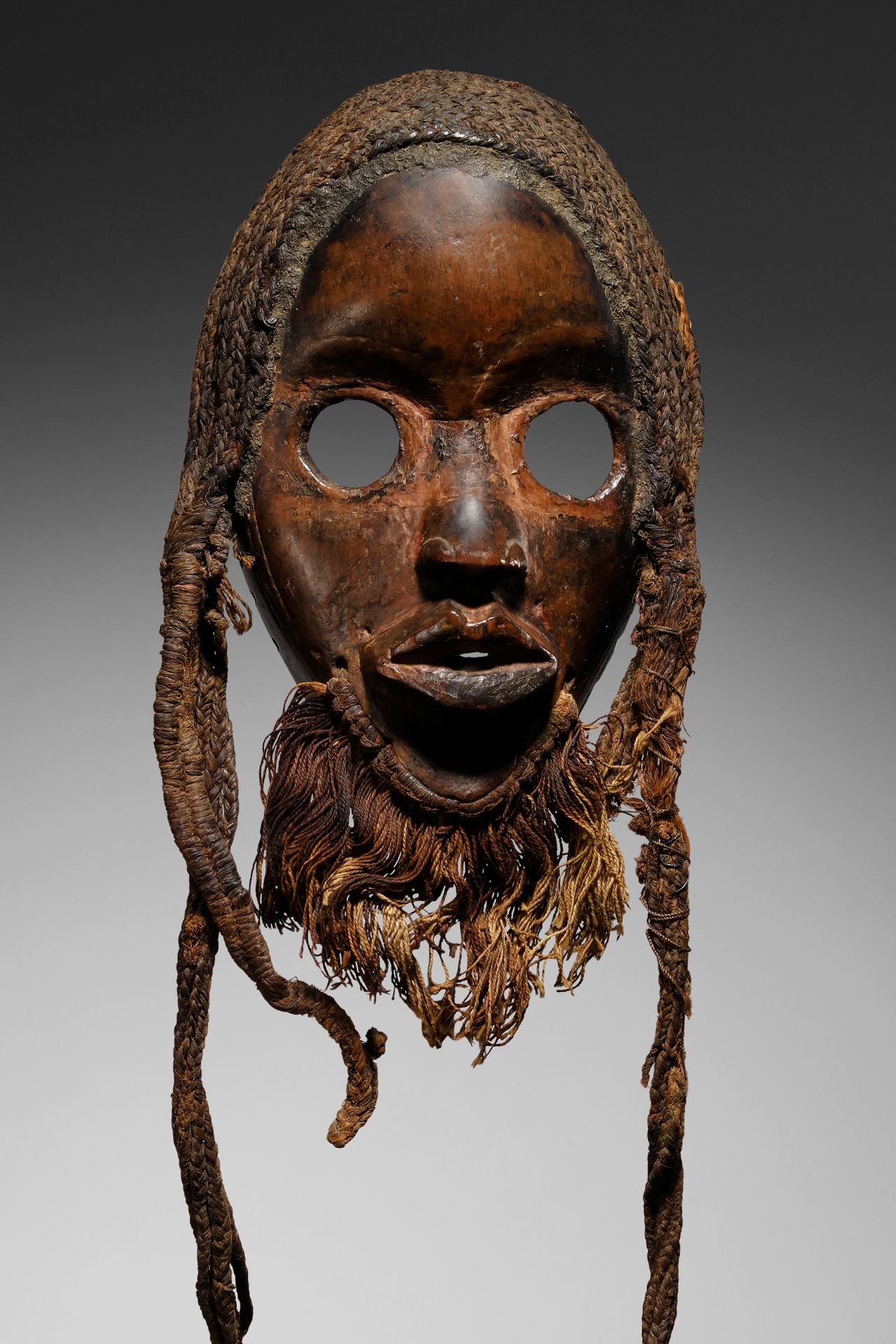 DAN MASK Ivory Coast

Holz und Fasern

23 cm (mask) - 53 cm (gesamt)

Herkunft:
&hellip;