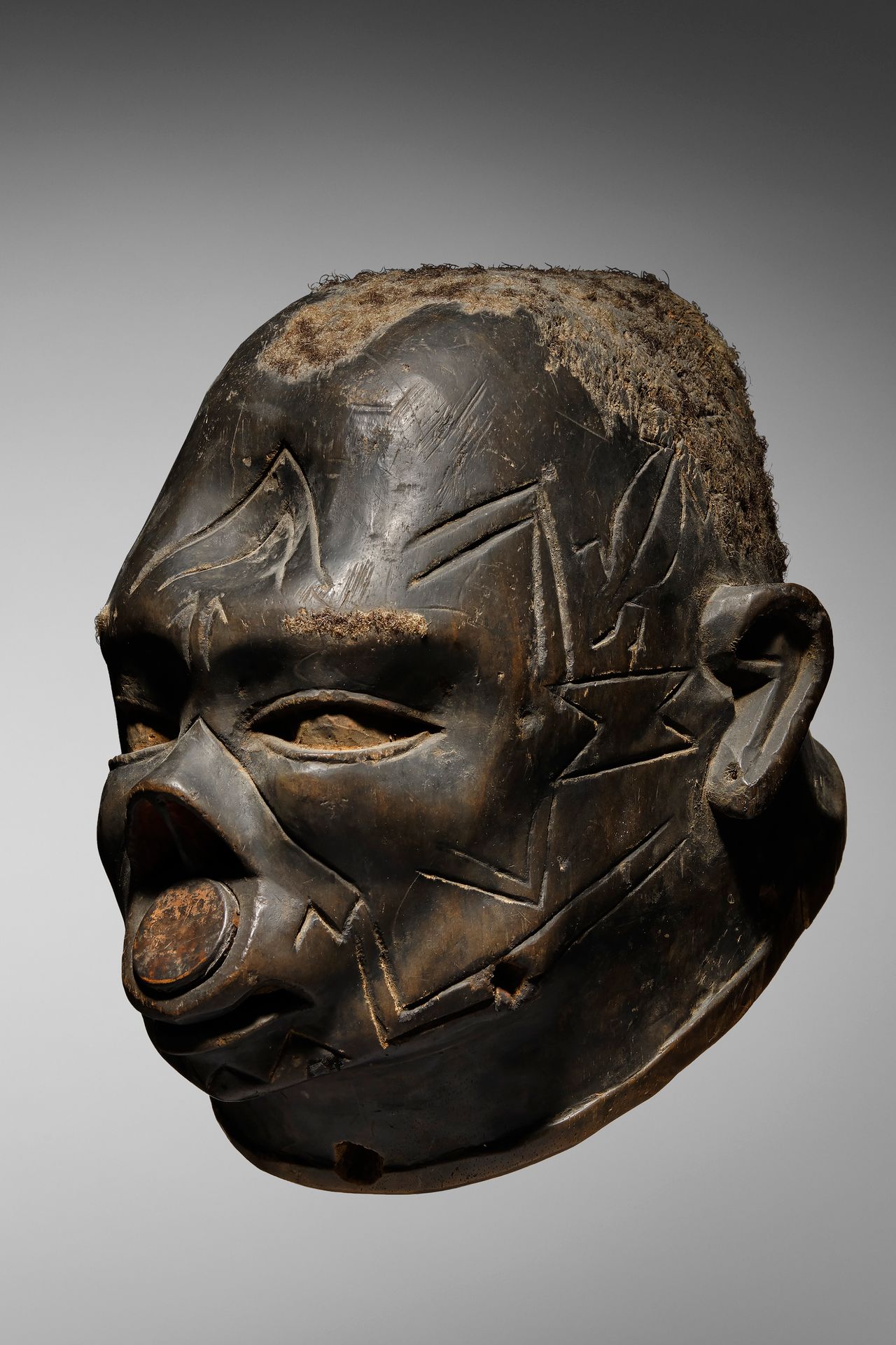 Makonde Helmet Mask Tanzania

Legno - 26 cm

Provenienza:

Collezione Henau, Anv&hellip;