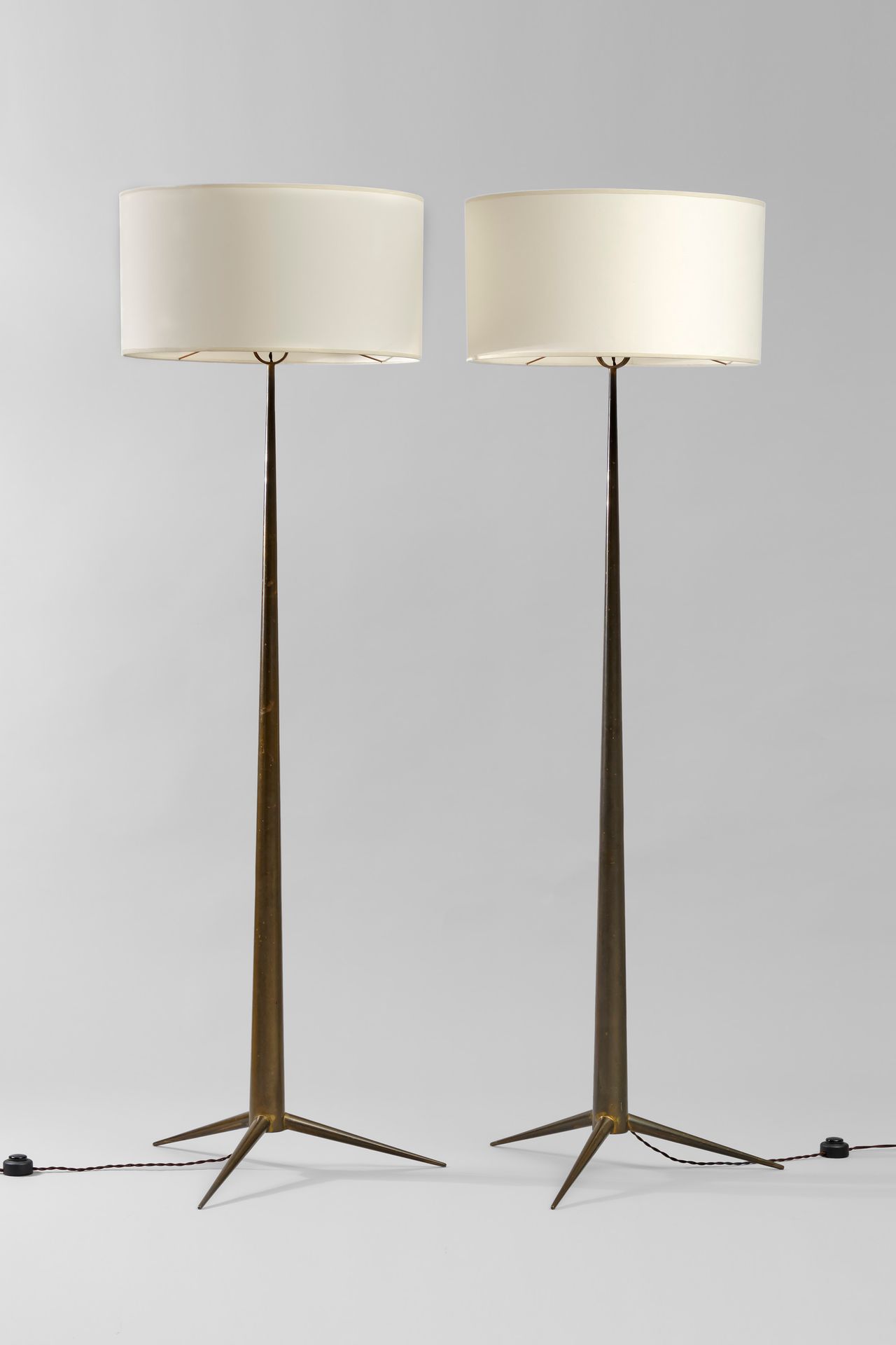 Emiel Veranneman (Belgian, 1924 - 2004) 朗基 "一对灯座 - 1960年

青铜和织物 - 163厘米

出处。

私人&hellip;