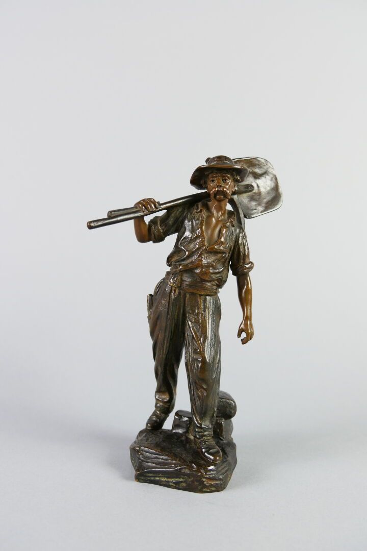 Null CARLIER Emile (1849-1927). Le Paysan. Sculpture en bronze. Signée sur la ba&hellip;