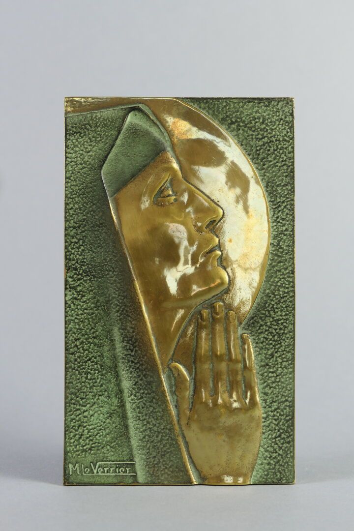 Null LE VERRIER Max (1891-1973). Vierge. Plaque en Bronze à patine verte. Signée&hellip;