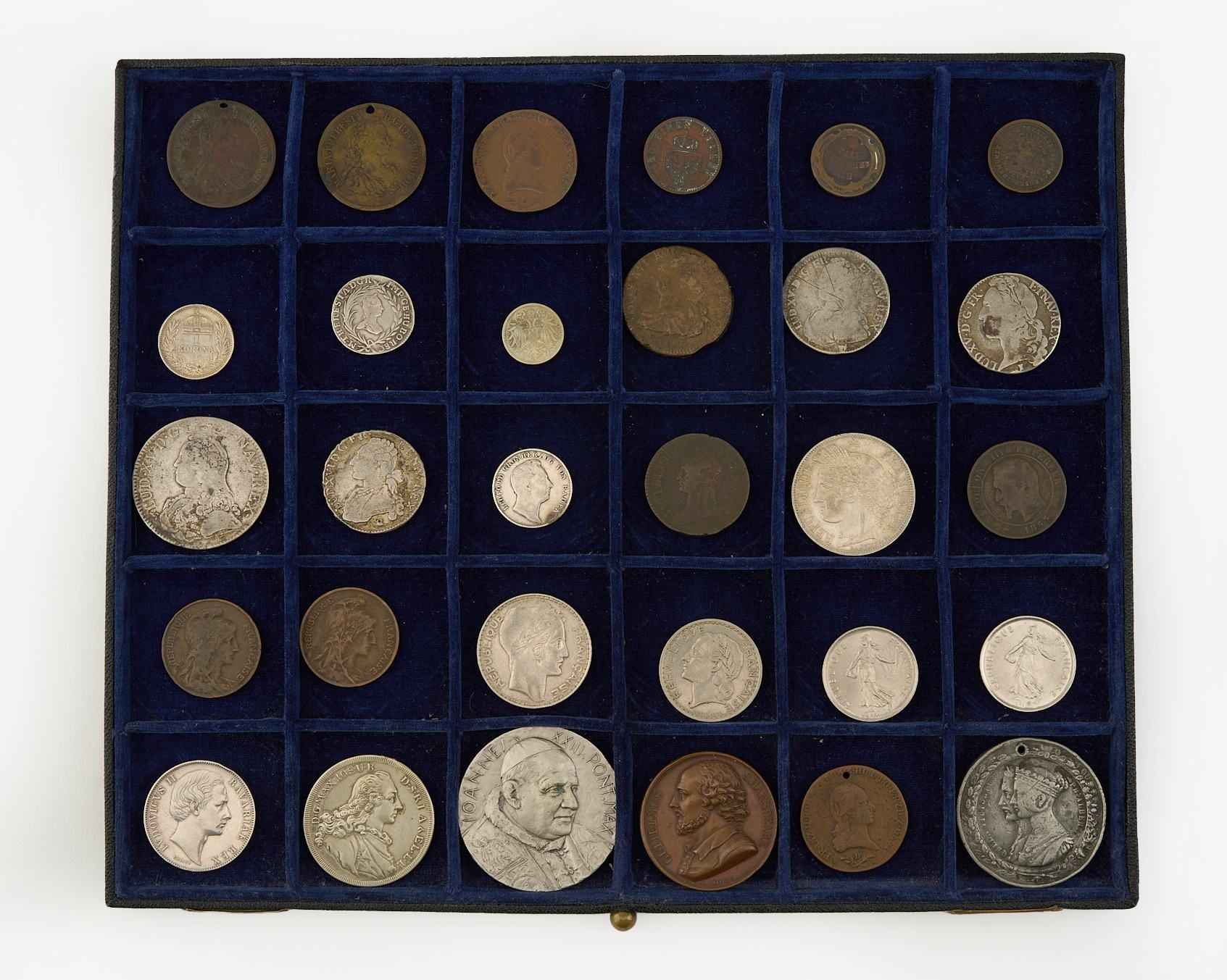 Münzsammlung Coffret numismatique à cinq compartiments comprenant entre autres l&hellip;