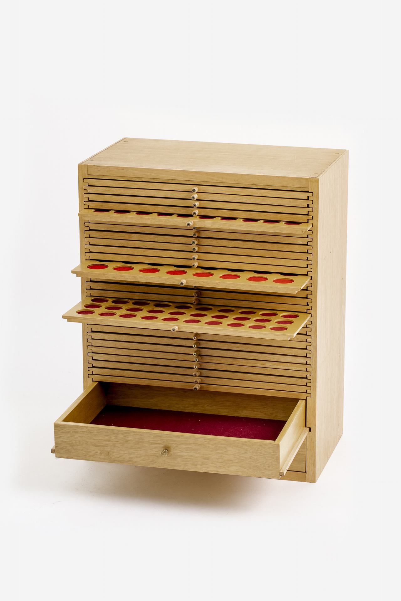 Münzturm Light wood. With 30 drawers for three coin sizes (ø 2.5; 3.5 and 4.0 cm&hellip;