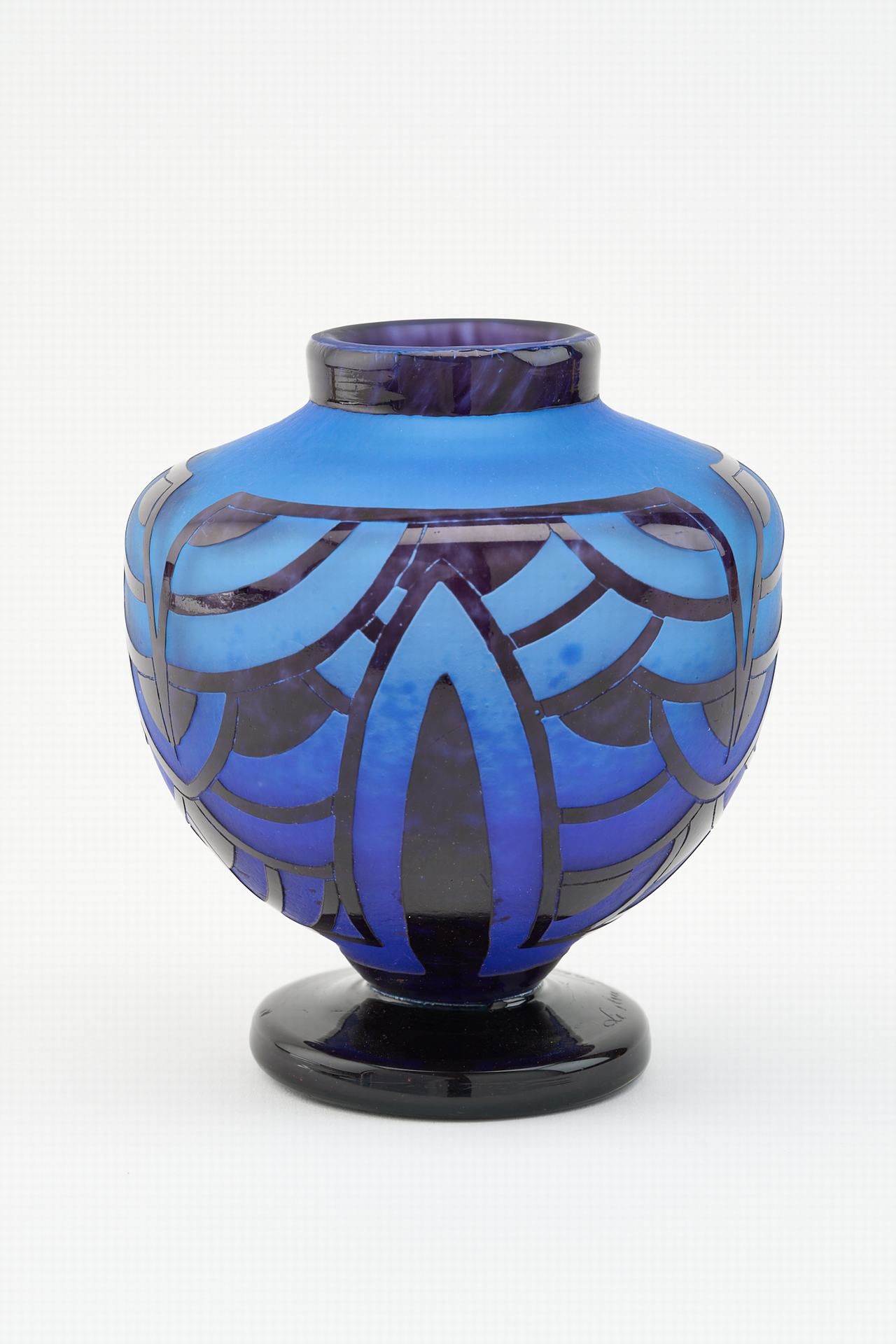Art-Déco-Vase 'Nenuphars bleus' Camée bleu opaque avec des incrustations bleu ou&hellip;