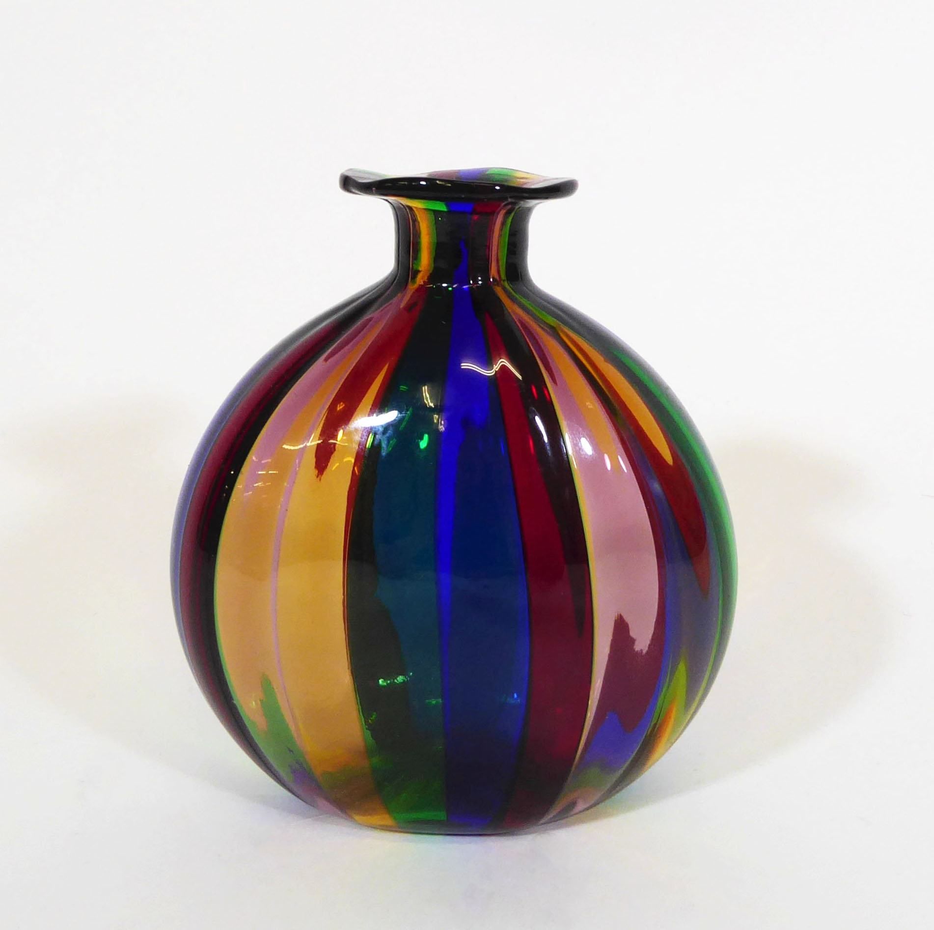 Murano Vase Verre transparent incolore avec bandes polychromes appliquées. Corps&hellip;