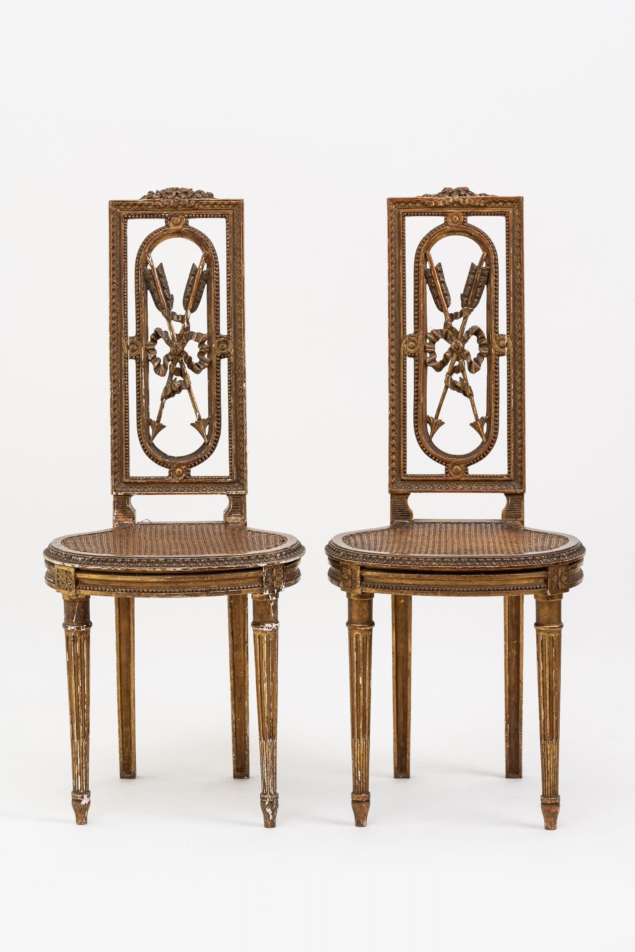 Paar Salonstühle Doré, sur pieds coniques en relief, cadre avec bande perlée, as&hellip;