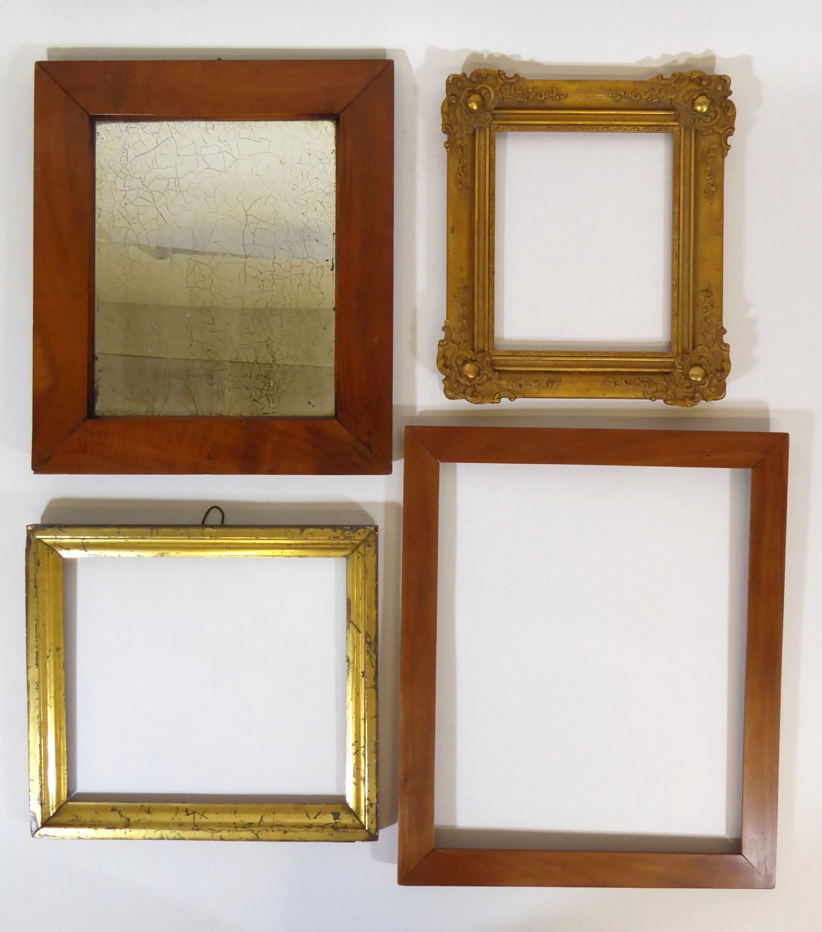 Vier diverse Bilderrahmen Baguette dorée : 22 x 24,5 cm. Ou 28 x 31 cm. Cadre do&hellip;
