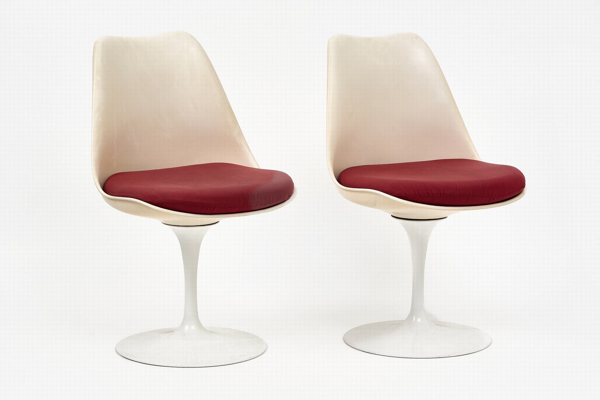 Saarinen, Eero Deux chaises Tulipes. Fabricant : Knoll. Plastique/fonte d'alumin&hellip;