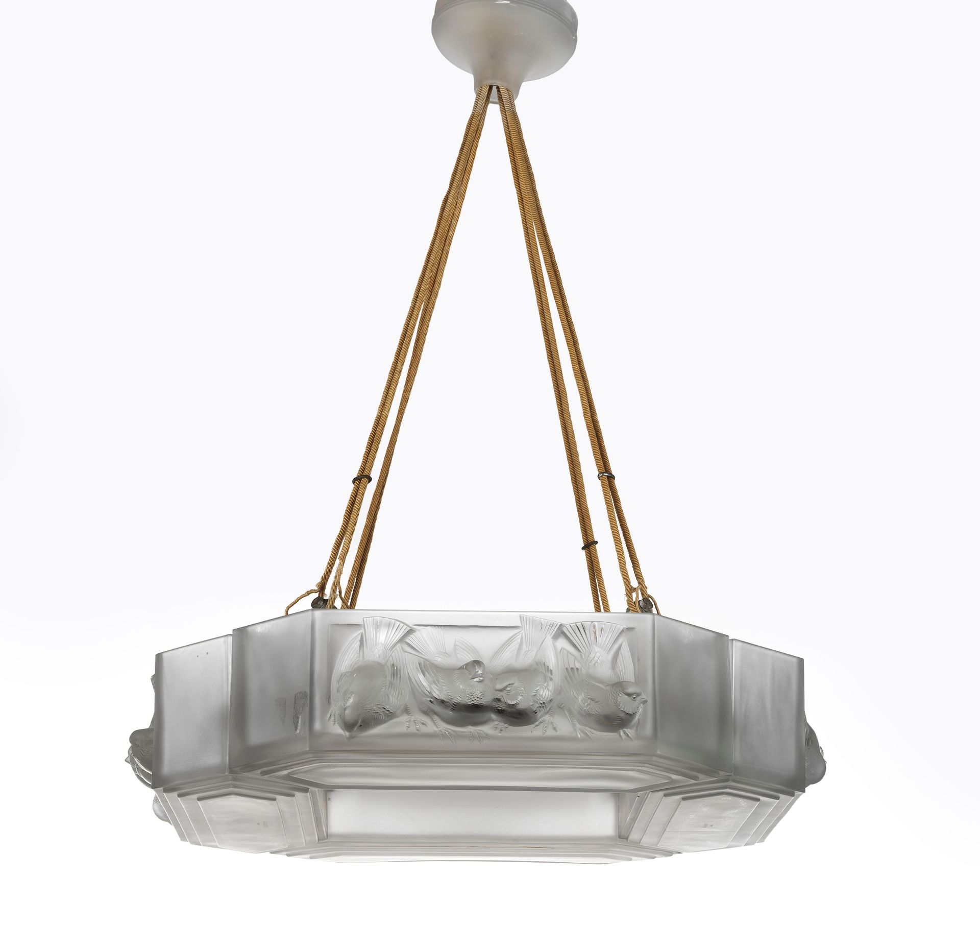 Null Lustre modèle Bruxelles signé R. Lalique
Verre blanc moulé-pressé satiné pa&hellip;