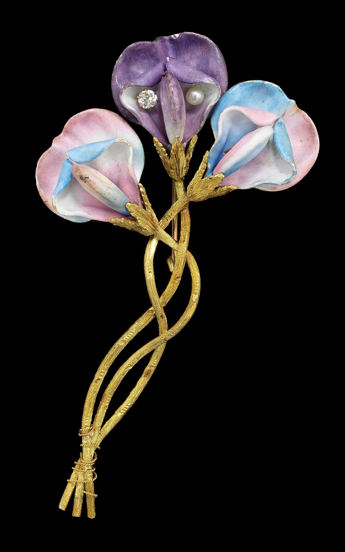 Null Broche Art nouveau à motif de trois iris émaillés entrelacés
L'un rehaussé &hellip;