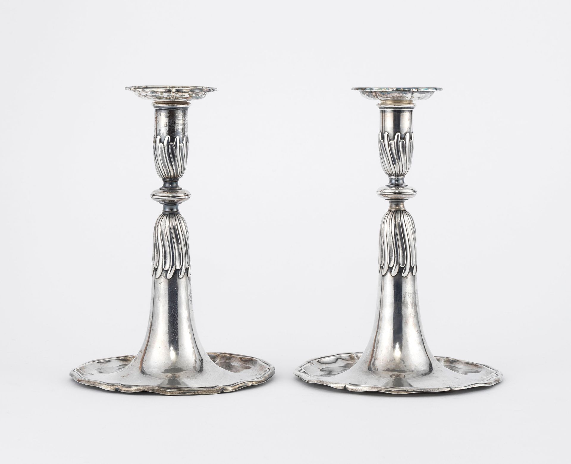 Null Paire de chandeliers trompette
Masmejan & Papus, Lausanne, XVIIIe s, H 21 c&hellip;