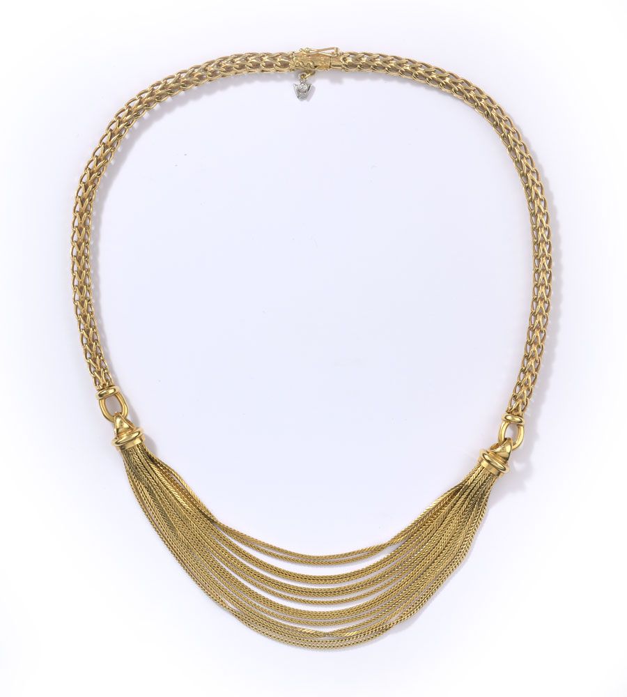 Collier 项链
750 黄金，14 颗明亮式切割钻石。长 44 厘米，重 63.5 克。