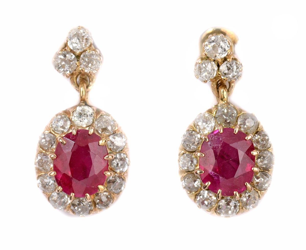 Ein Paar Ohrhänger Une paire de boucles d'oreilles
Or 585, diamants et rubis. L &hellip;