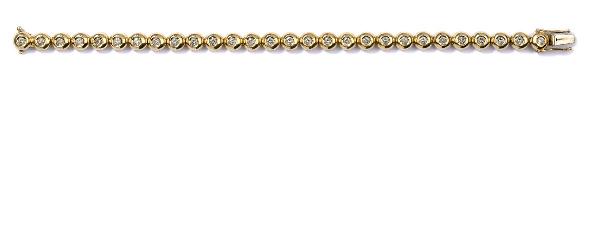 Armband Bracelet
585 yellow gold, set with 28 diamonds, length 19 cm.
