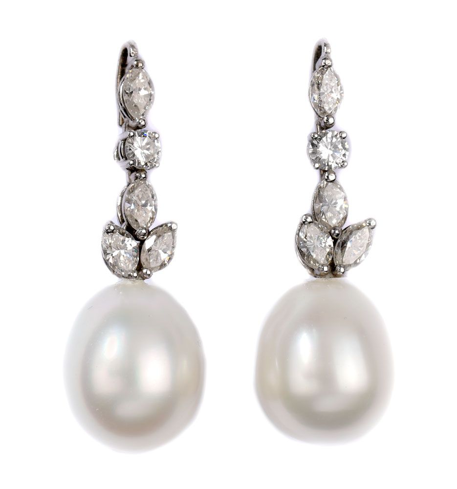 Ein Paar Perlohrhänger Un par de pendientes de perlas
585 oro blanco, diamantes &hellip;