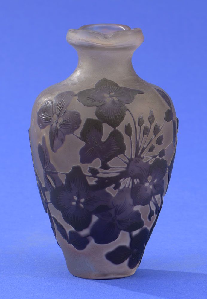 Kleine Vase von Gallé Petit vase de Gallé Vers 1904
Verre surfondu, décor sur le&hellip;