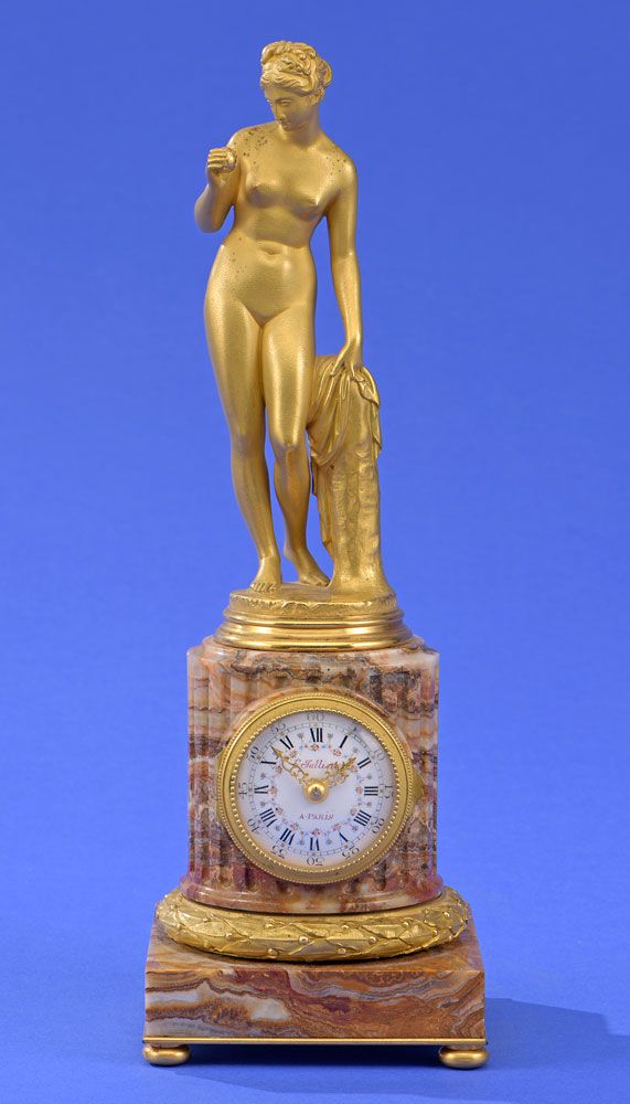 Feine Pendule von E. Jullien à Paris E. Jullien à Paris 的精美摆件，19 世纪晚期。
缟玛瑙和镀金青铜。&hellip;