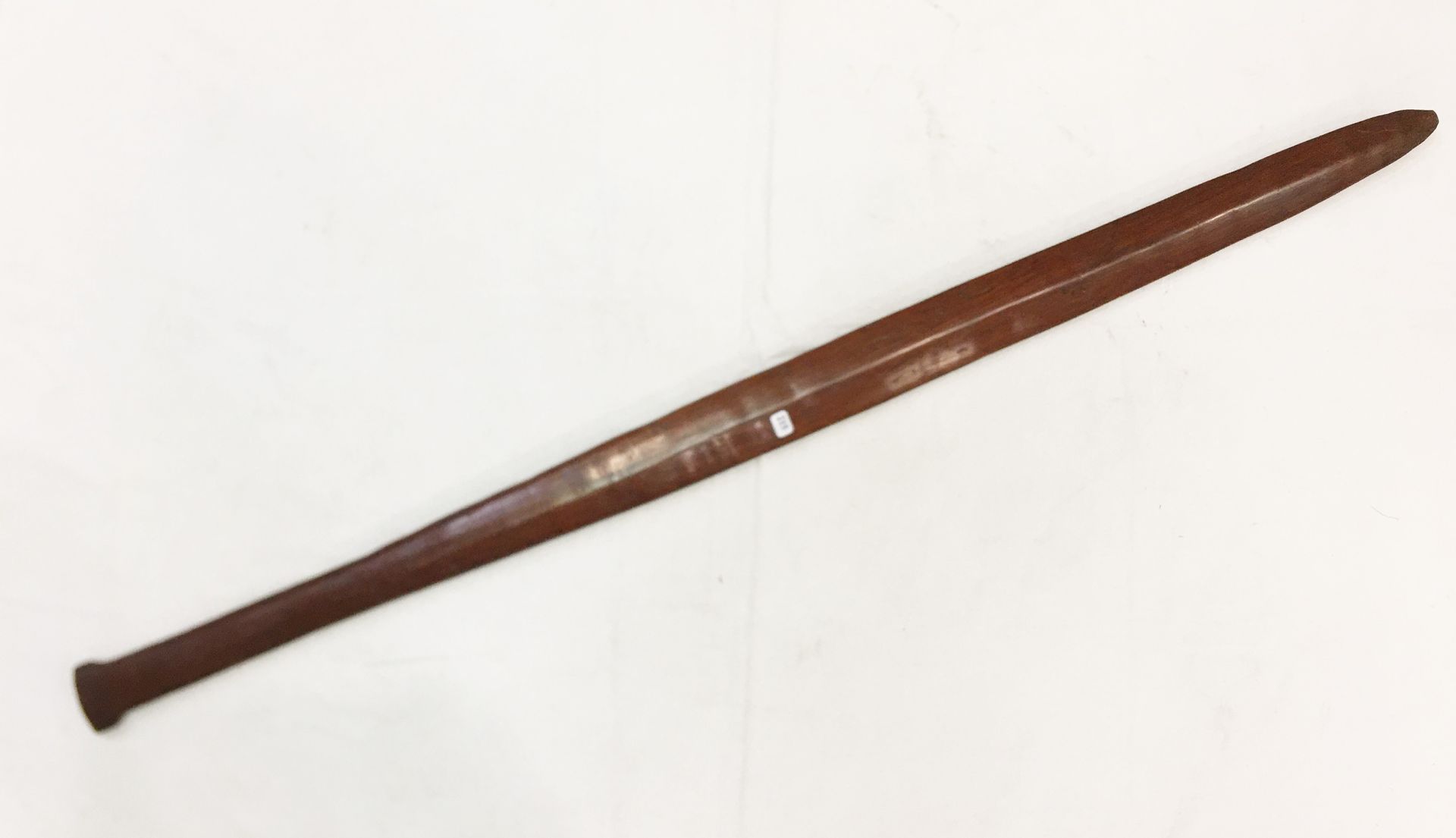 Null 亚马逊俱乐部（？）硬木，有磨损的铜锈。长：103厘米