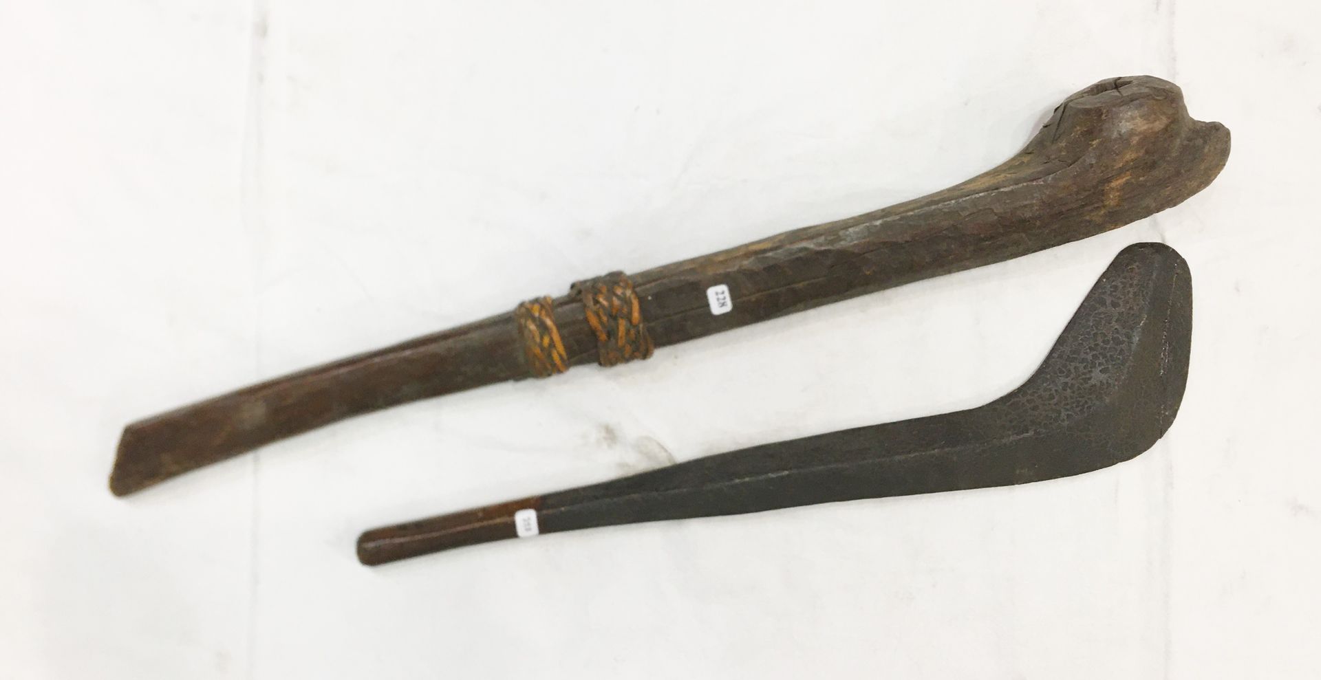 Null Adze handle (stone missing) and small club. Melanesia. L. : 68 cm