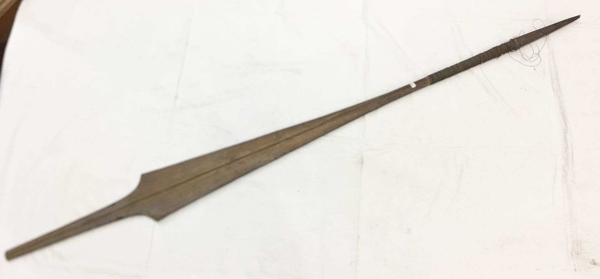 Null 
Pagaie - Ile de Niué - Indonésie - bois à patine d'usage brune -H. 179 cm
&hellip;