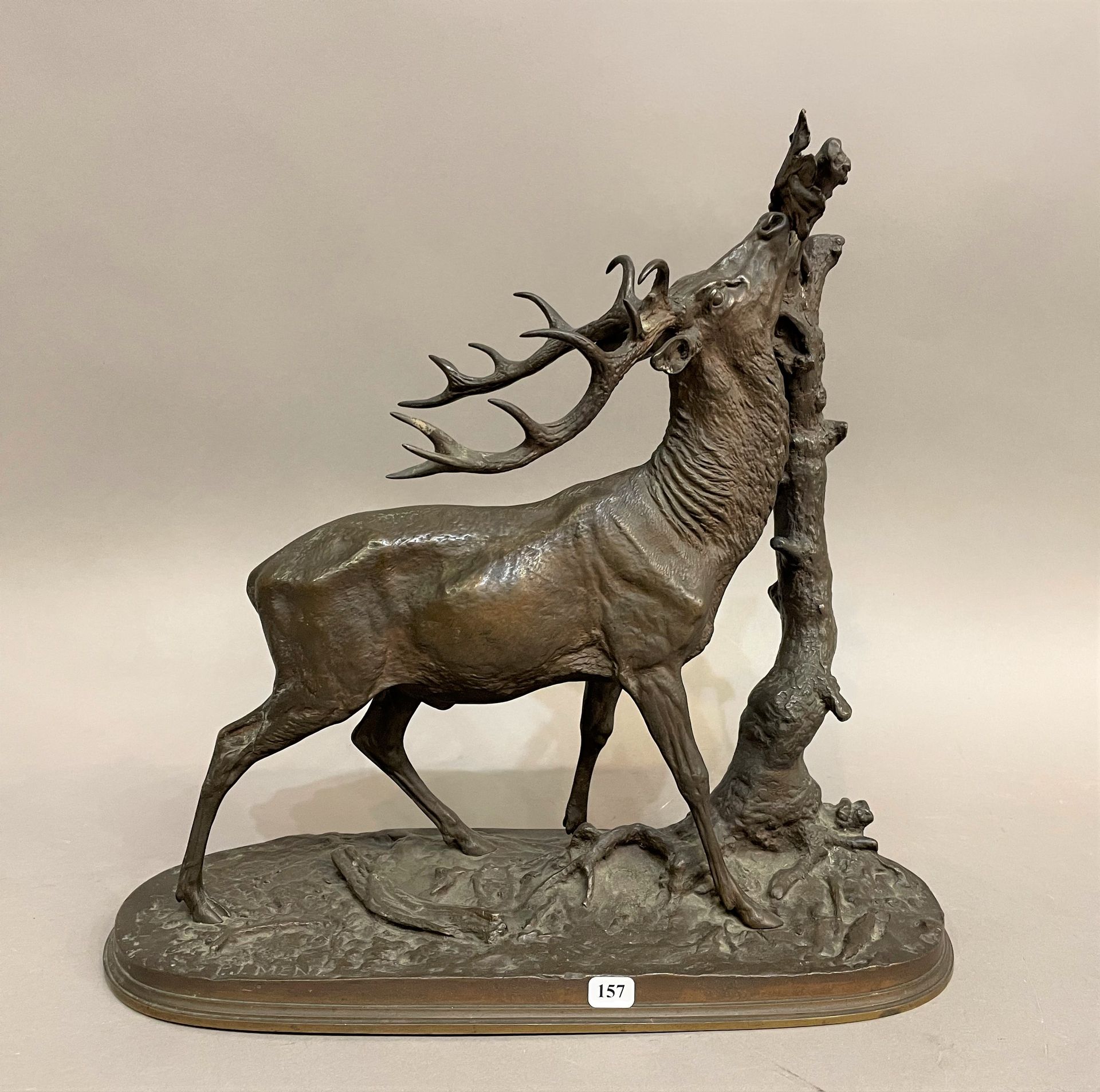 Null MENE Pierre Jules (1810-1879) :

« Cerf à la feuille » sujet en bronze cise&hellip;