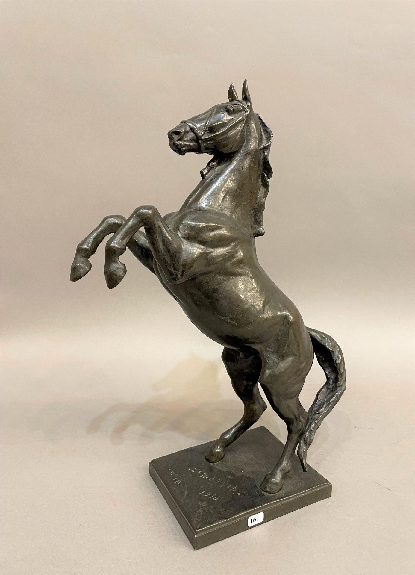 Null "奔腾的马 "主题，青铜凿刻和铜化，签名难以辨认，日期为1930年。

H.45厘米 宽28厘米
