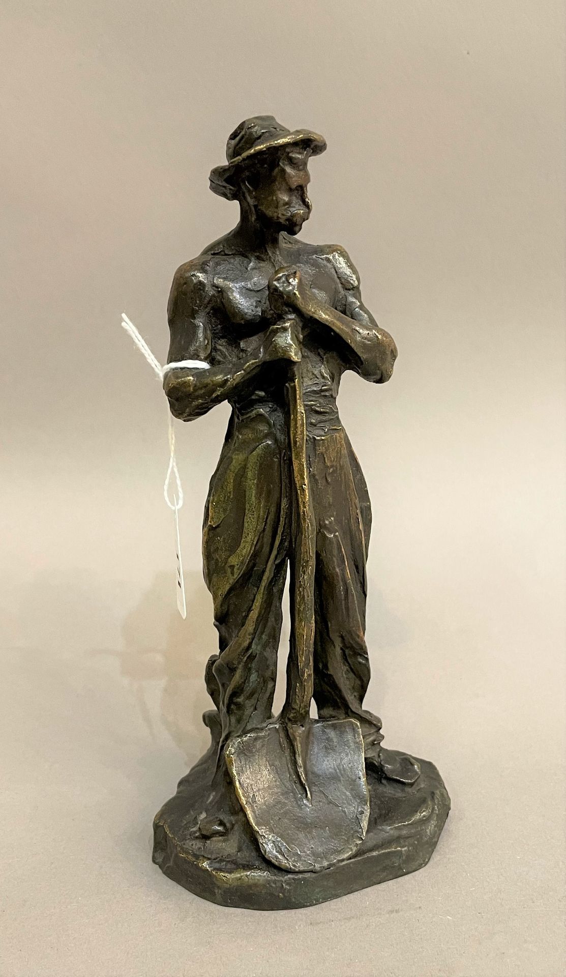 Null DALOU Aimé-Jules (1838-1902)。

凹凸有致的铜制 "Terrassier "主题，在露台上签名，由创始人Susse Frè&hellip;