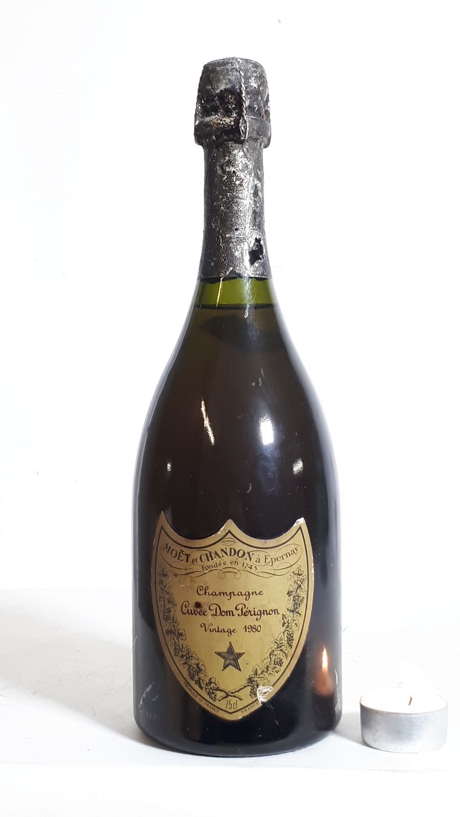 Null 1 B DOM PERIGNON (瓶盖下-1厘米，其他，Ea，瓶盖损坏) 1980年香槟酒