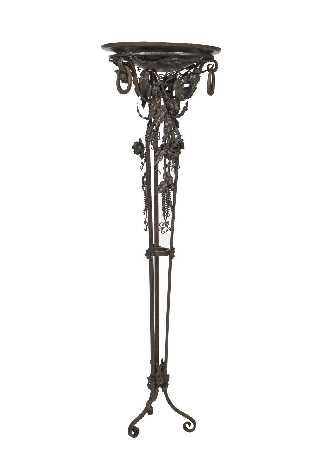 Null 100-P. VANDEPUTTE

Floor lamp in wrought iron with rich decoration of flowe&hellip;
