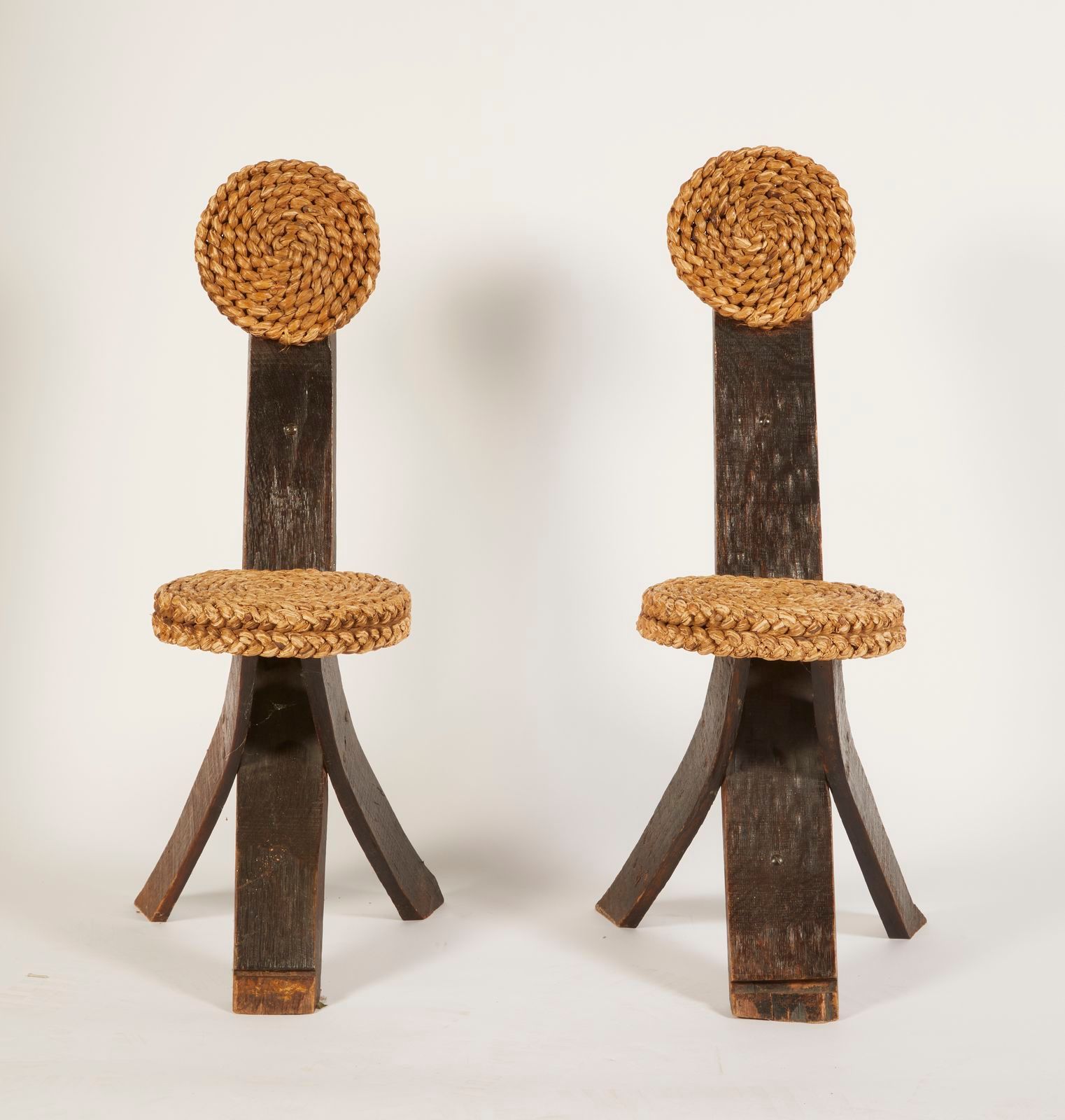 Null 254 bis Attribuée à Audoux MINET (XXème)


Paire de chaises en bois et cord&hellip;