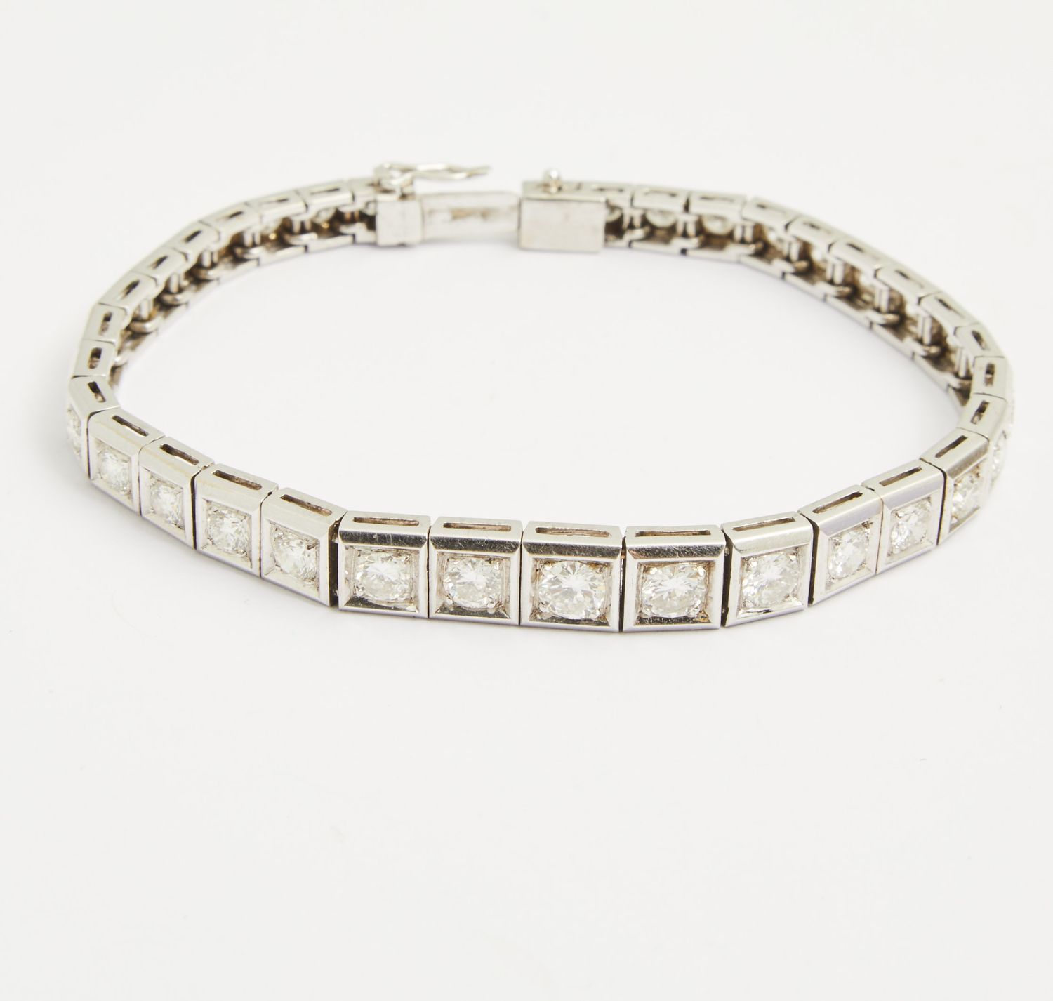 Null 331 White gold bracelet set with falling diamonds totaling about 4 to 5 ct,&hellip;