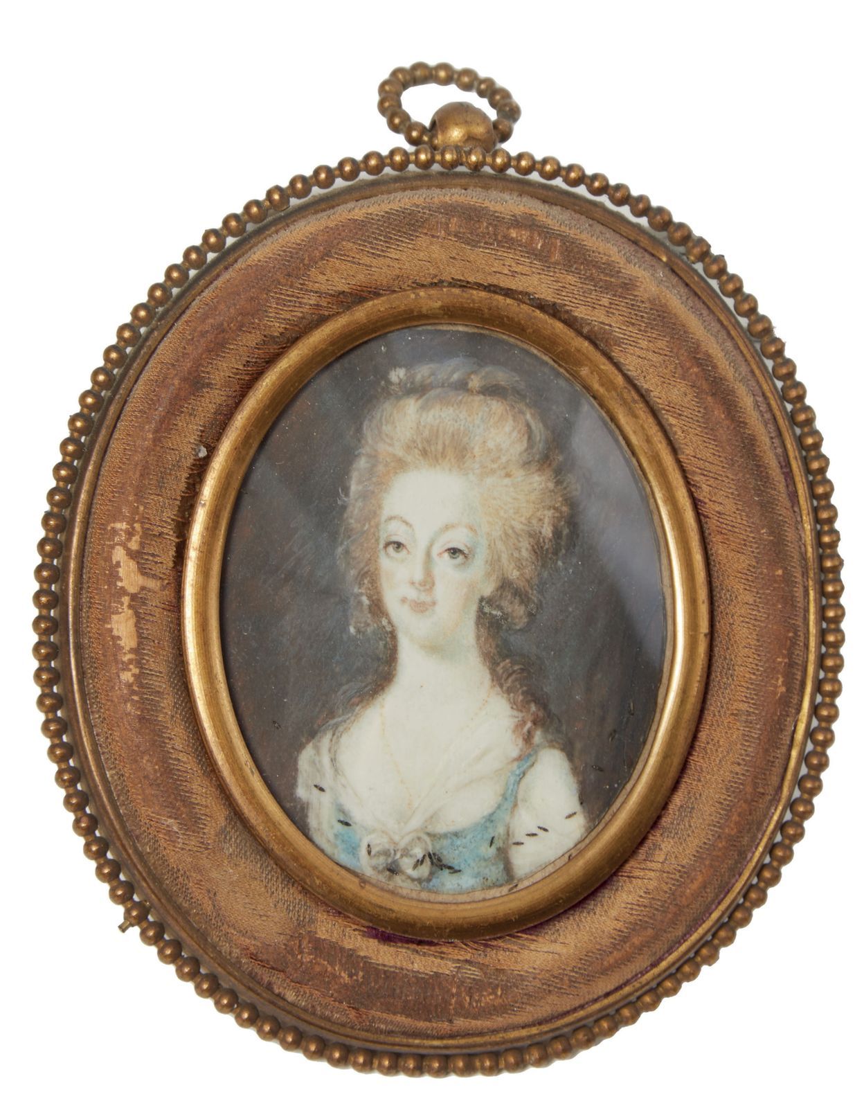 Null 203 镶有织物和珍珠串的框架中的优雅女性半身像微型画

19世纪

磨损的

视力5.5x4.5厘米