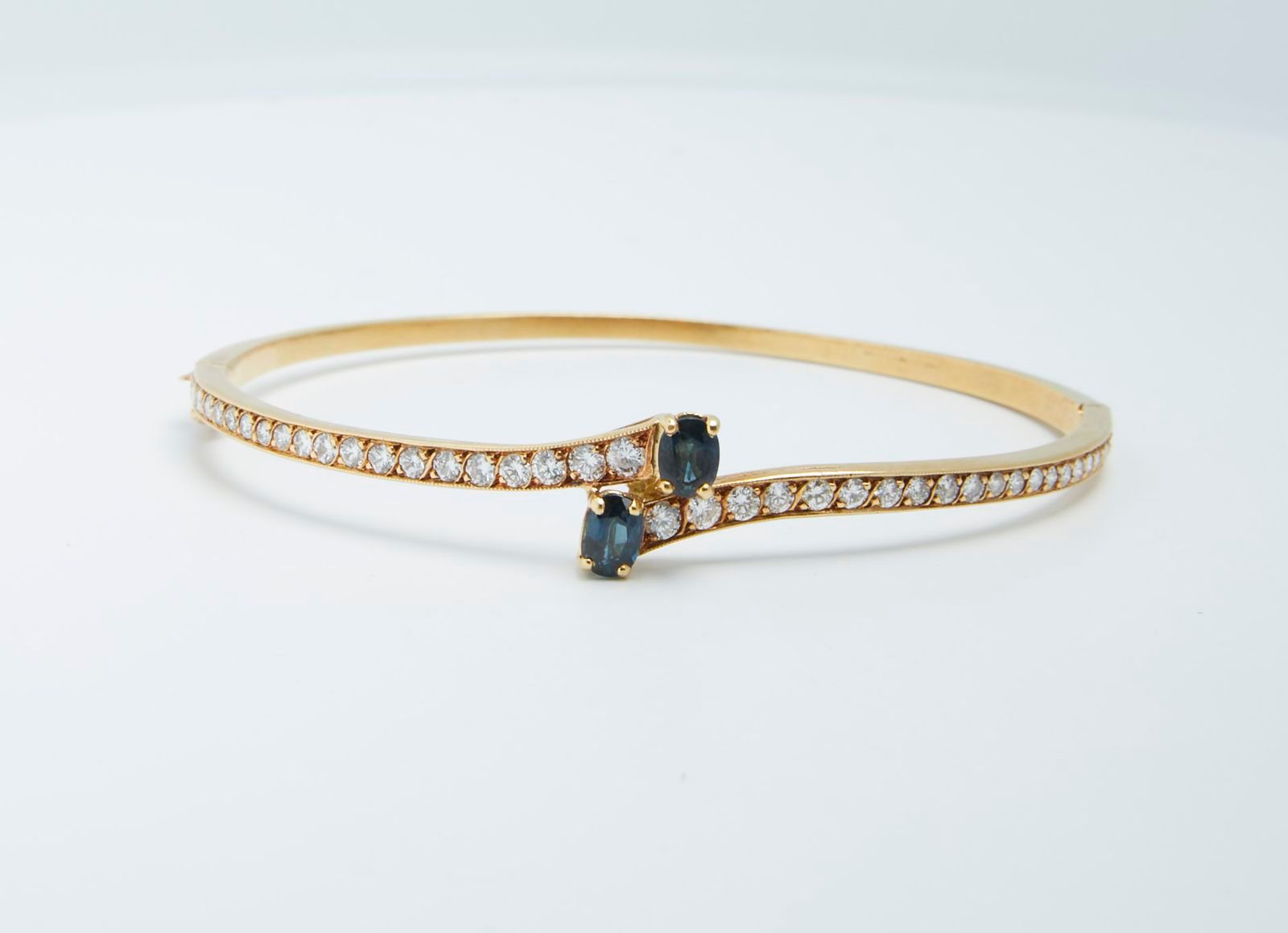 Null 196 Rigid openworked yellow gold bracelet with a line of small diamonds and&hellip;