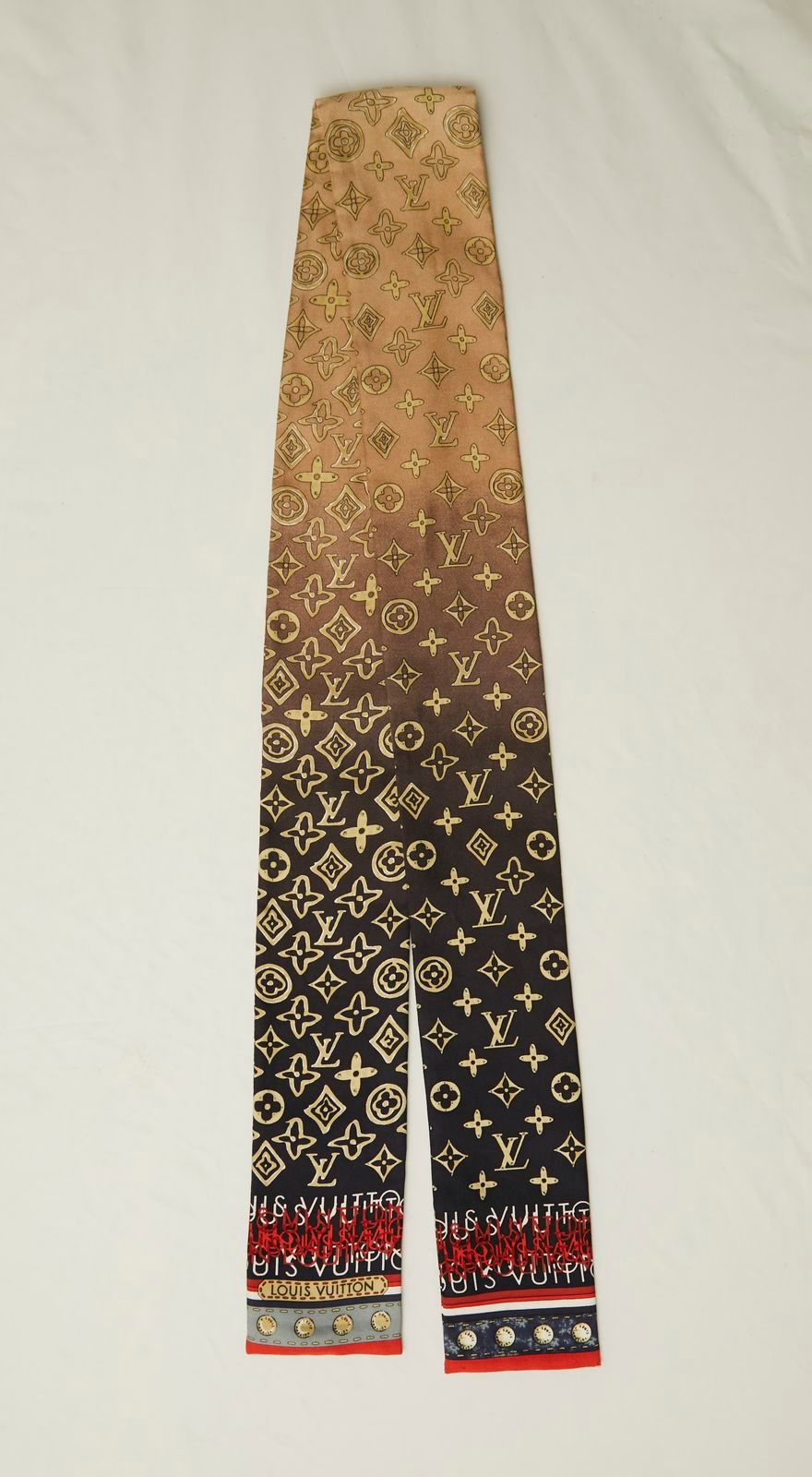 52 LOUIS VUITTON: scarf in tie Blue background and logos…