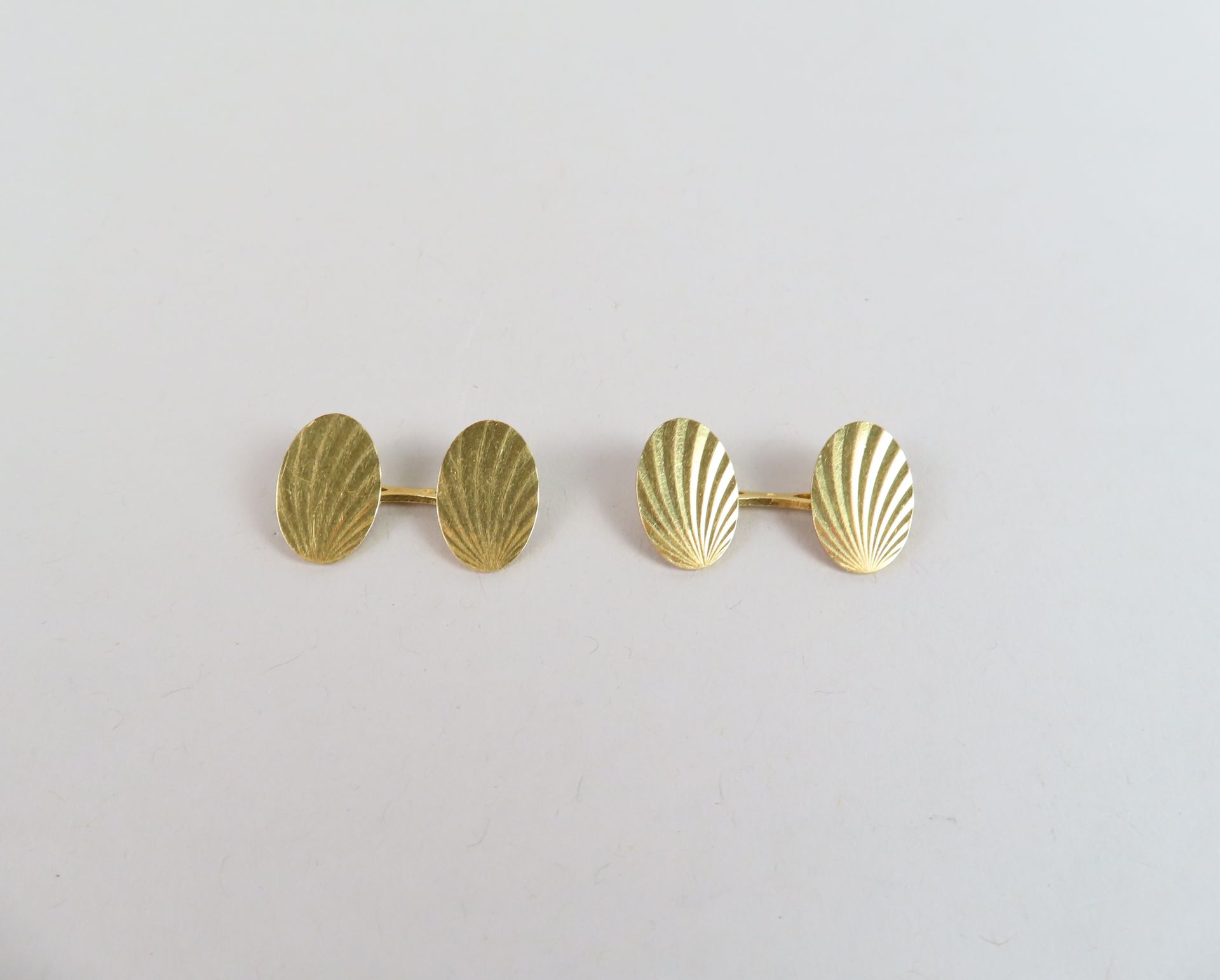 Null Pair of cufflinks in yellow gold (750/00). Total weight: 10.7 g.