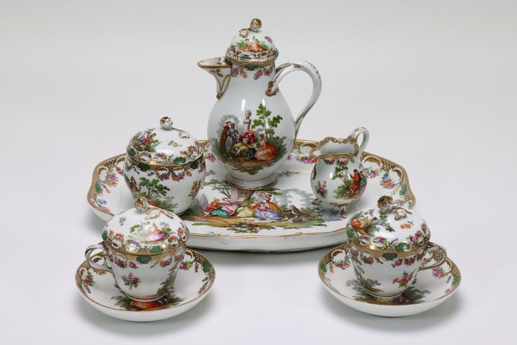 MEISSEN MEISSEN. Porcelain coffee set on its tray with polychrome decoration of &hellip;