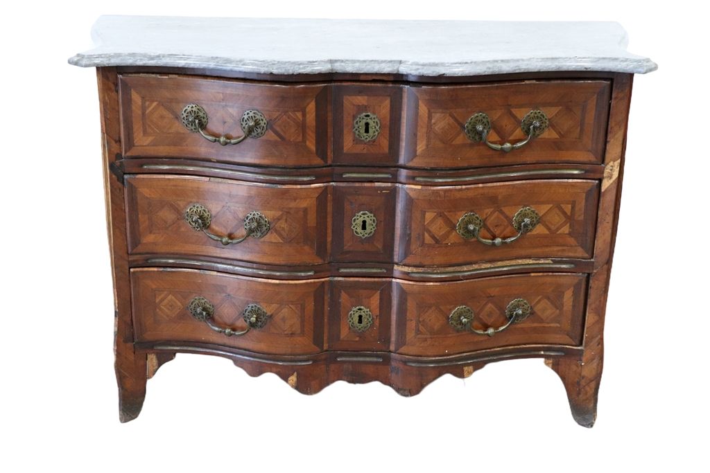 COMMODE D'EPOQUE XVIIIEME 18th century chest of drawers, curved on the front and&hellip;