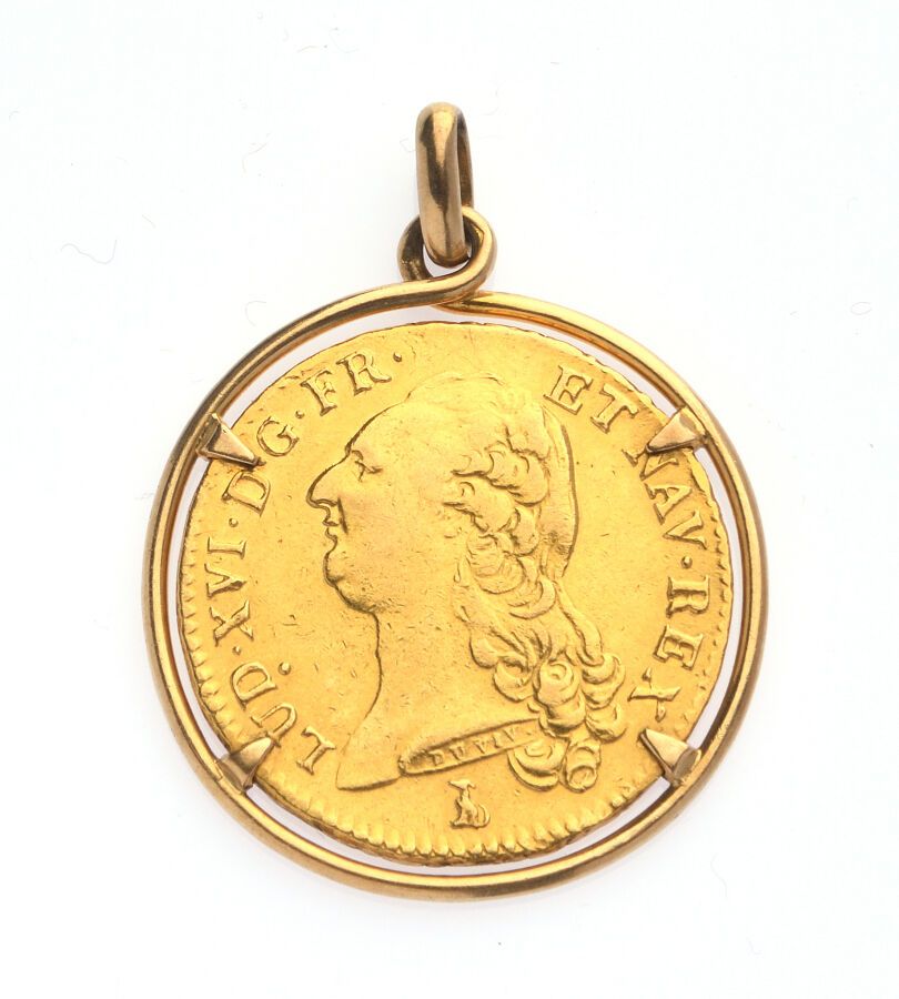 Null PENDENTIF en or jaune 750/°° ornée d'un double Louis d'or de Louis XVI frap&hellip;