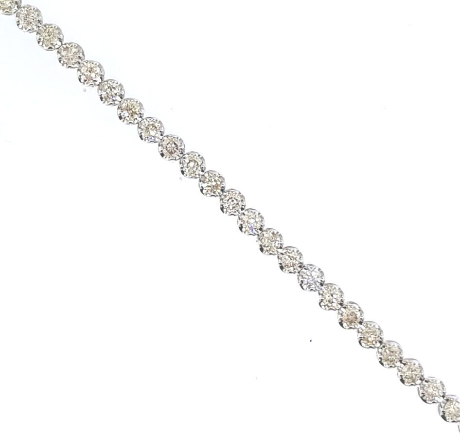 Null BRACELET ligne "rivière de diamants" en or gris 750/°° entièrement serti de&hellip;