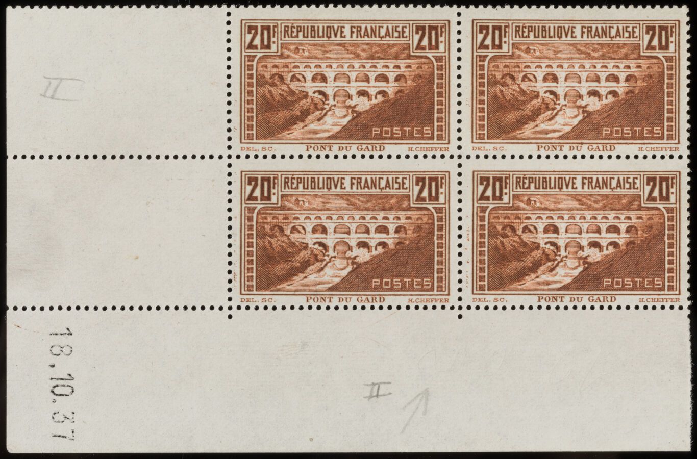 Null Briefmarke Nr. 262 Typ II - 4er-Block: 20f Pont du Gard mit datierter Ecke.&hellip;