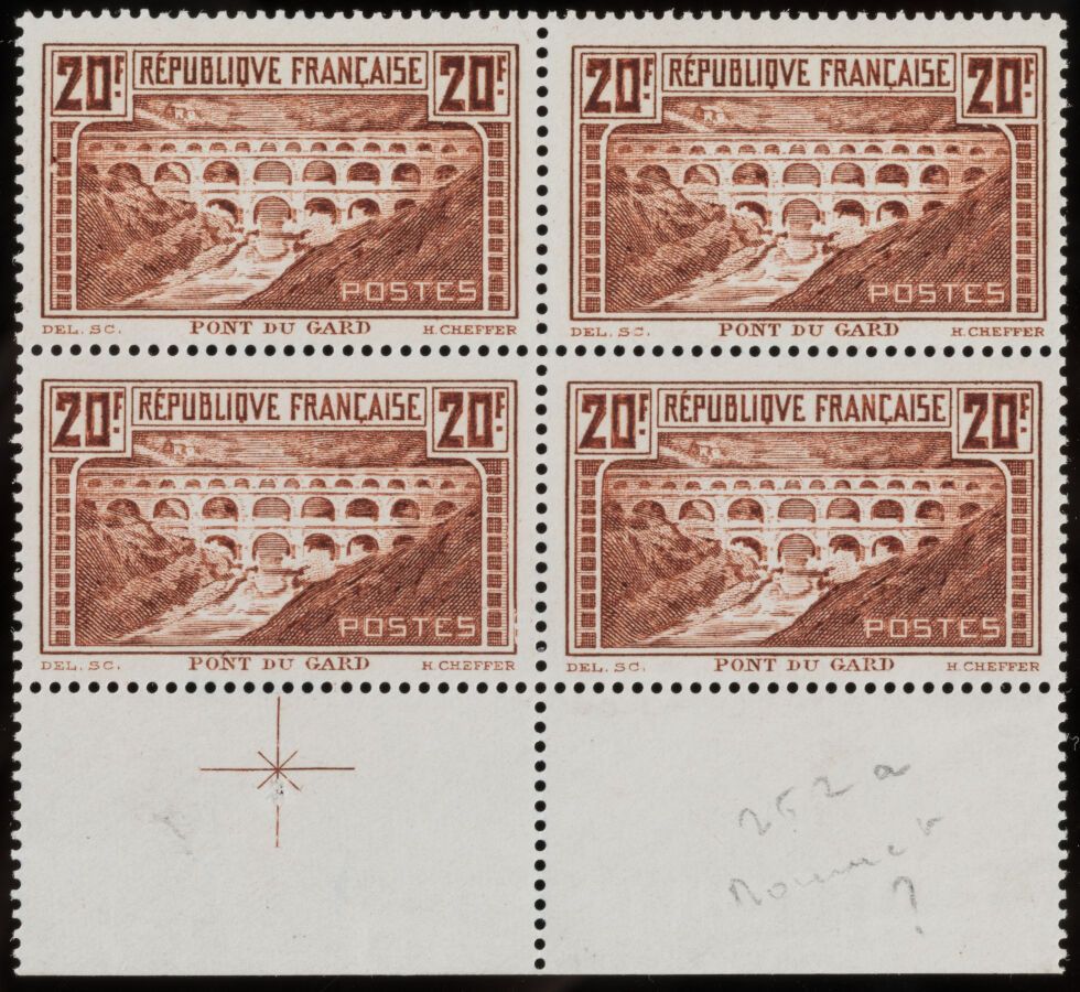 Null 邮票N°262a - 一套4枚邮票：20f加德桥深色大锅，有日期的一角，Luxe**有Roumet签名。评分2900欧元。