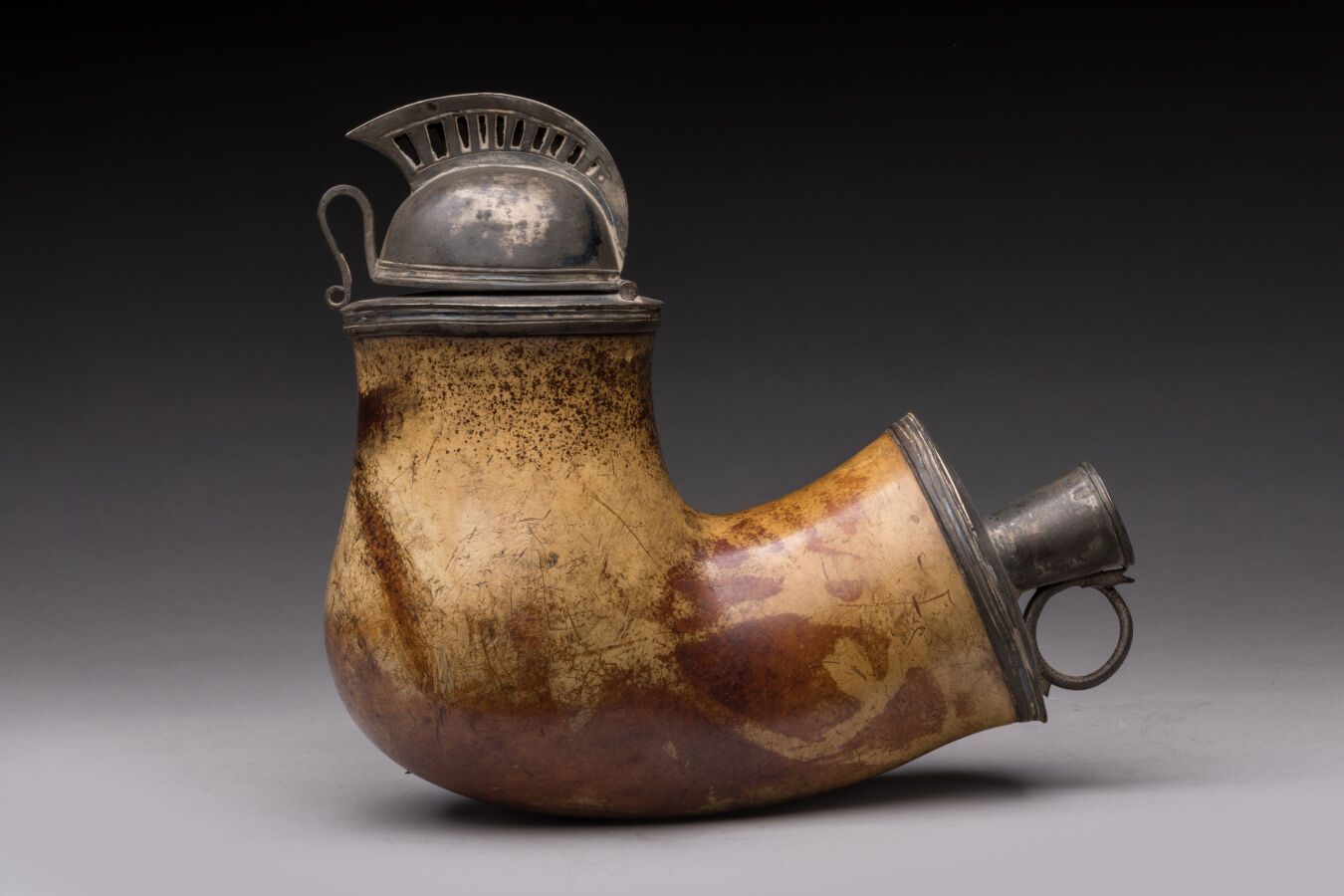 Null A meerschaum and silver pipe bowl decorated with a military helmet. Foreign&hellip;