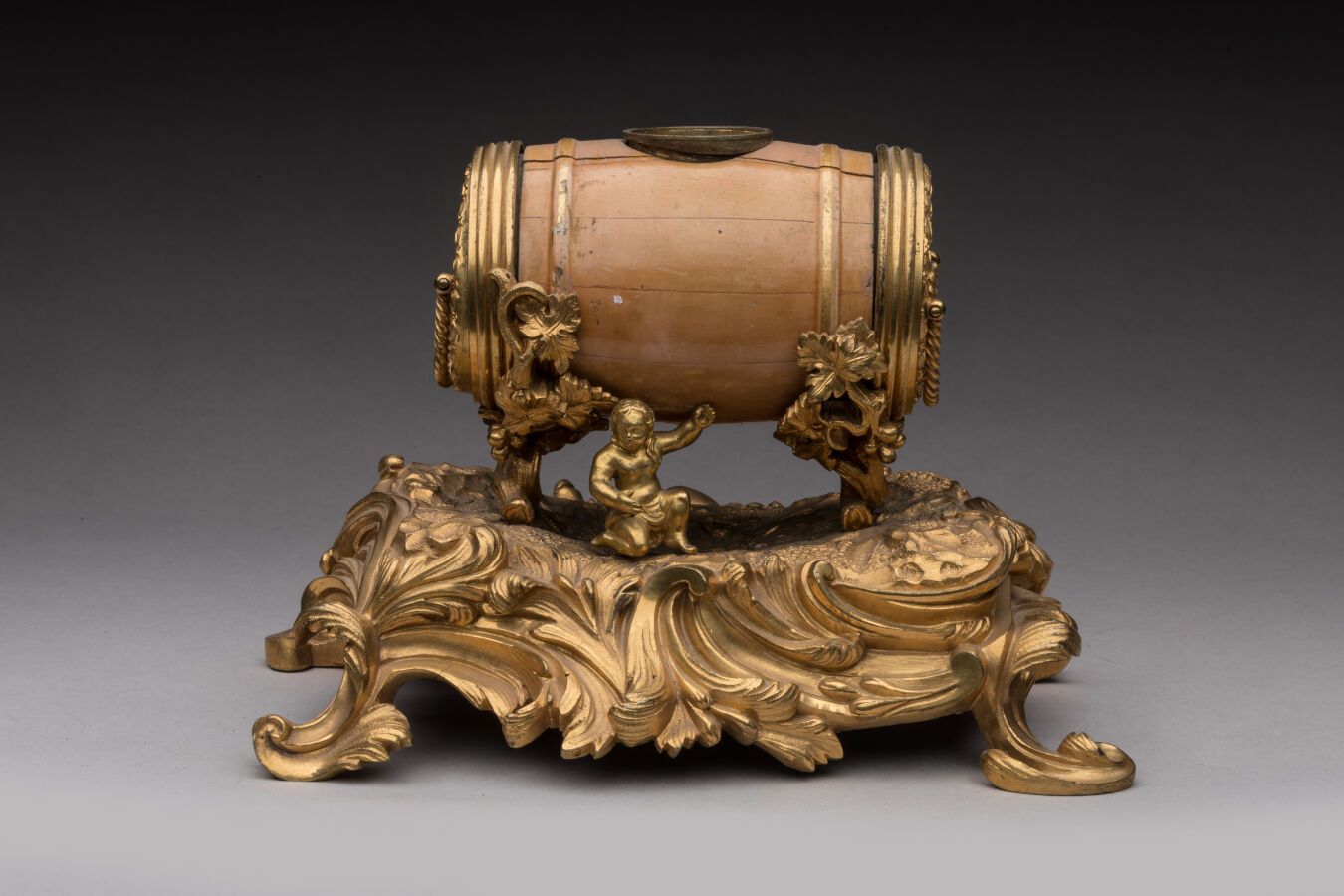 Null A barrel-shaped ENCRIER in painted wood in a gilt bronze frame, standing on&hellip;