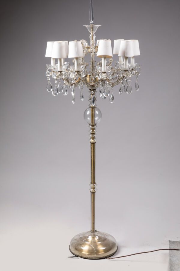 Null Großer LAMPADAIRE aus Glas mit zehn Lichtarmen und Pendeldekor. Um 1960. H.&hellip;