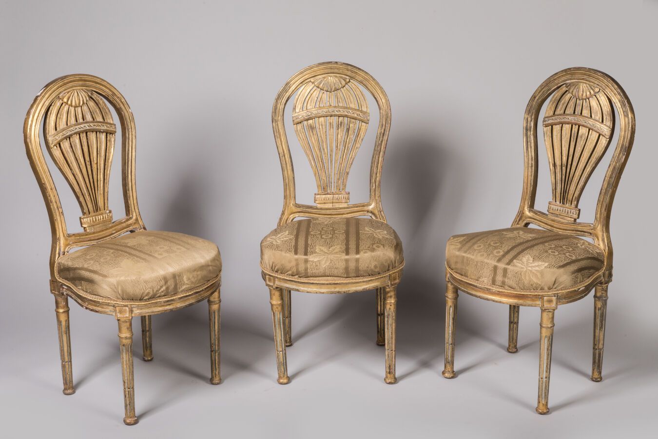 Null Suite of six gilded wooden CHAIRS with horseshoe-shaped seats, flat backs w&hellip;