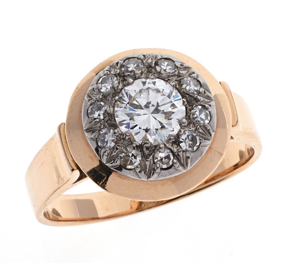 Null 750°黄金和白金戒指，圆形顶部镶嵌了一颗约0.80克拉的钻石，周围是8/8切割的钻石。中央钻石的颜色和净度：G/H，VVS。手指大小：59。 毛重：&hellip;