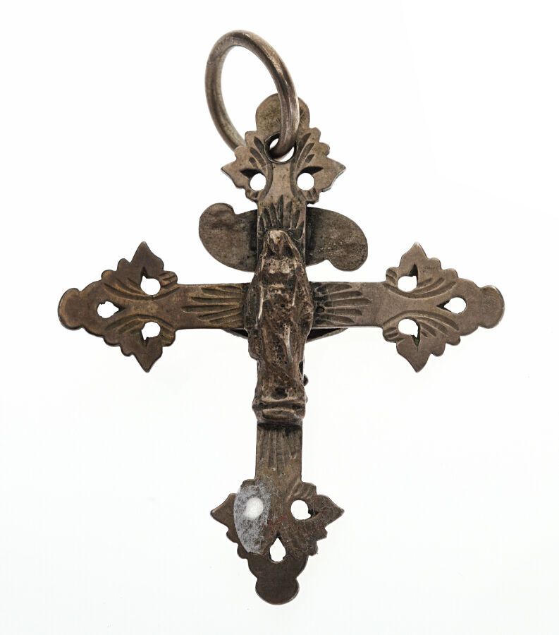 PENDENTIF "Croix grille de Chambéry" en argent 800/°° à décor du Christ crucifié&hellip;