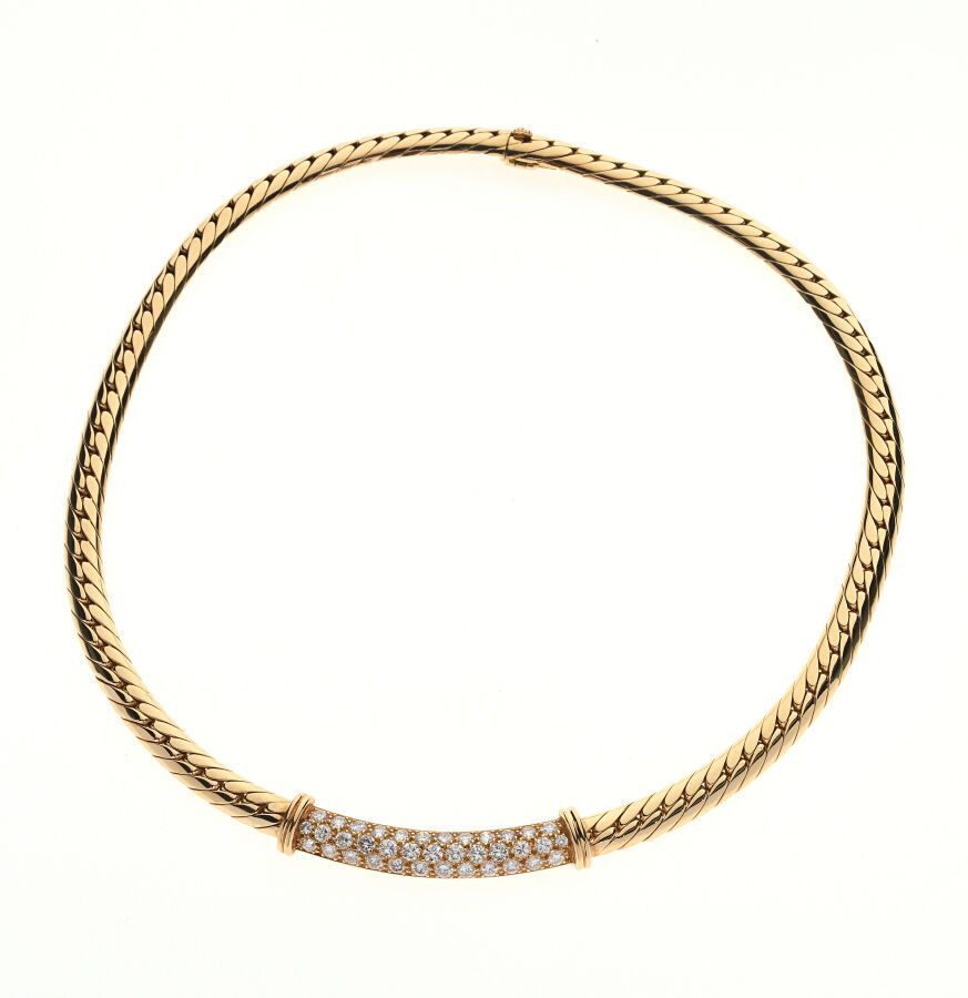 Null VICTOROFF - NECKLACE in yellow gold 750/°° mesh, the center set with a pave&hellip;